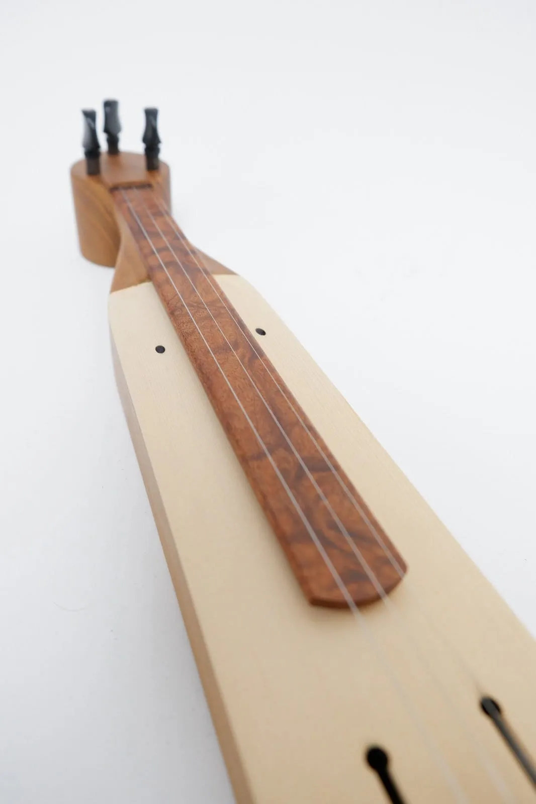 Professional Black Sea kemence – body detail