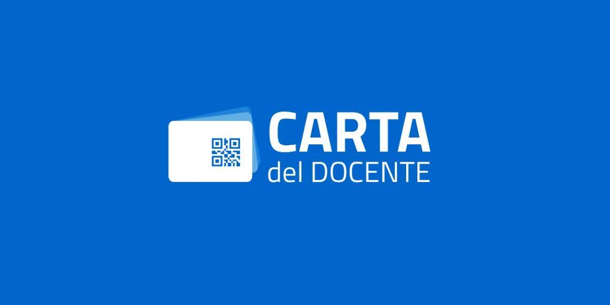 Logo featuring the text "CARTA del DOCENTE" with a QR code on a blue background.