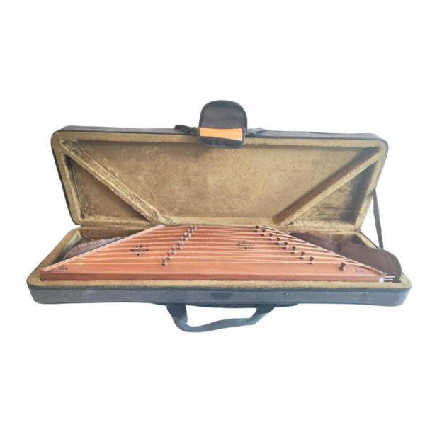 Persian santur Parsa 3 Mohr – side profile of the soundboard and bridge layout