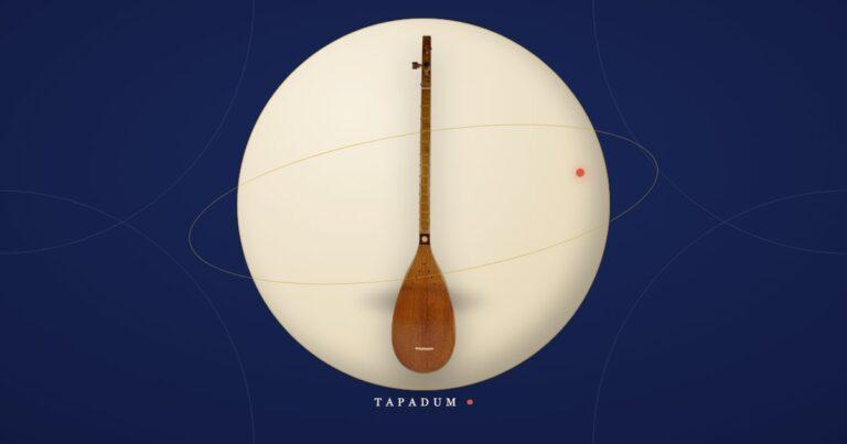 A Persian tanboor, the pear-shaped long-necked lute of the Ahl-e Haqq (Yarsan) tradition, resting in a glowing circle