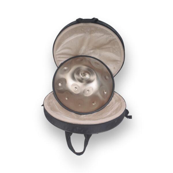 Handpan Hardcase – open foam-core case with soft velvet lining, shown with a handpan inside